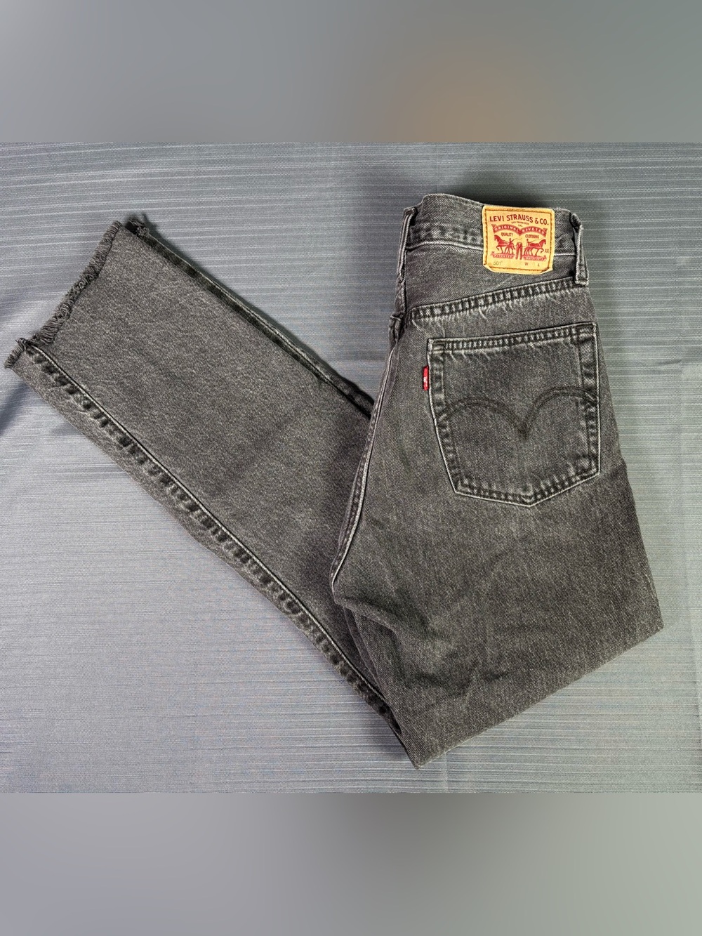 Levi’s 501 Original Fit Jeans Women’s W26 L28 Black Raw Hem Button Fly Straight